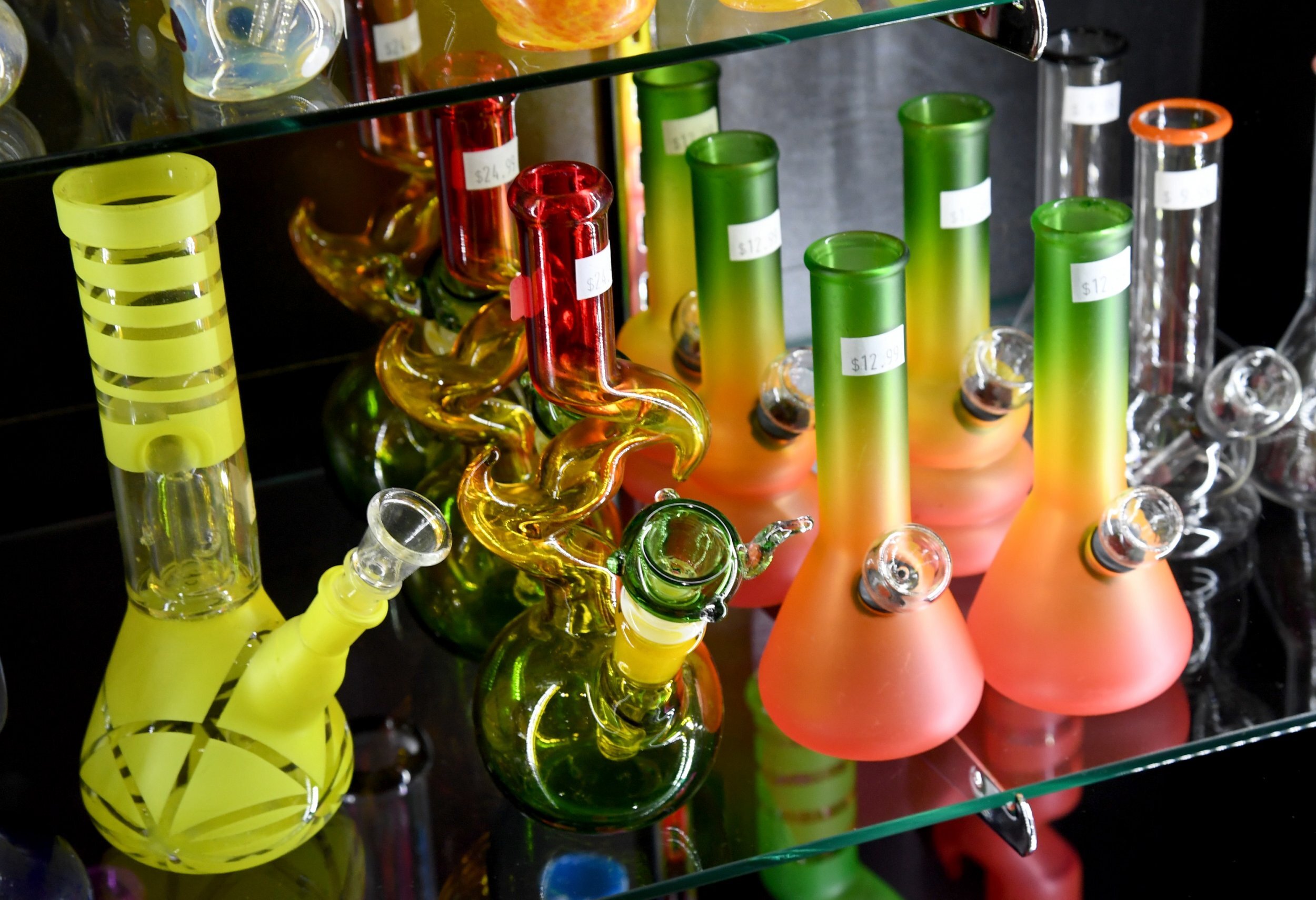 #1 Wholesale American Made Bongs & Pipes Suppliers | Bulk Best Bongs 2024 | Fast Shipping & Same-day Dispatch - Lotus Glass